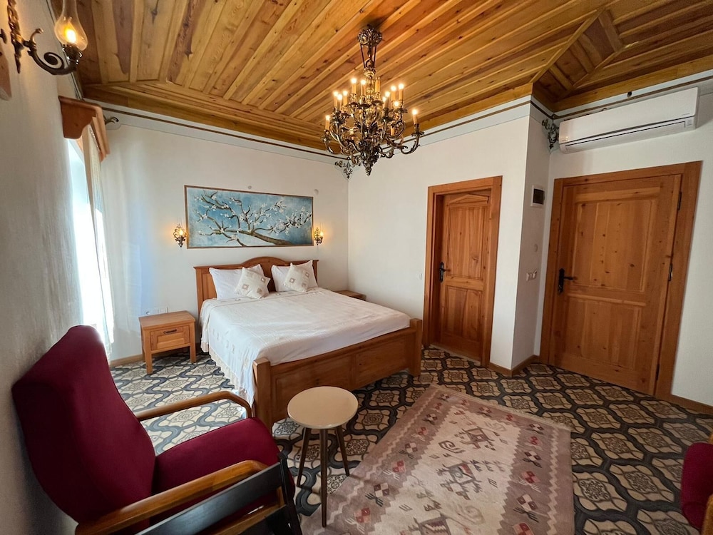 Deluxe Double Room, Courtyard View photo 2