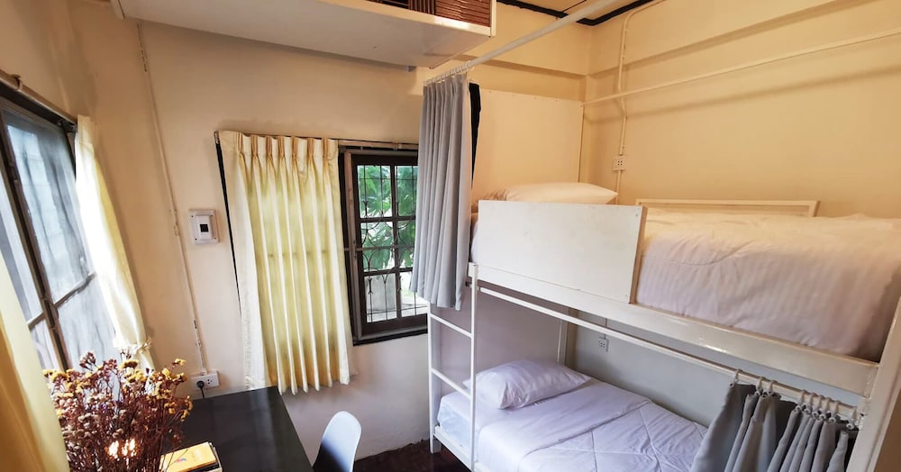 Basic Twin Room, Mixed Dorm, Non Smoking photo 1