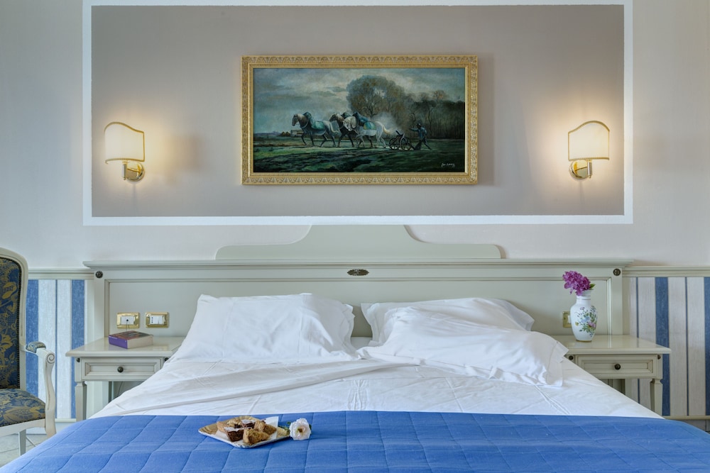 Superior Double or Twin Room, Ensuite, Hill View photo 3