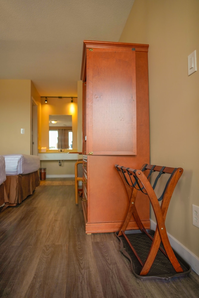 Room, 2 Queen Beds, Kitchenette photo 3