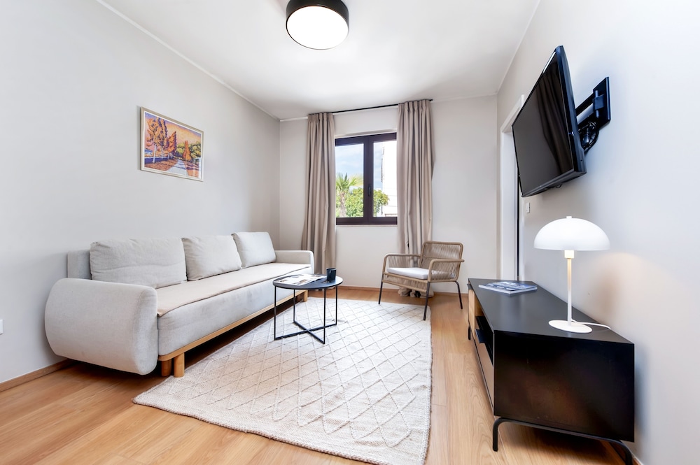 Deluxe Apartment, 1 Bedroom, Courtyard Area - Photo 1