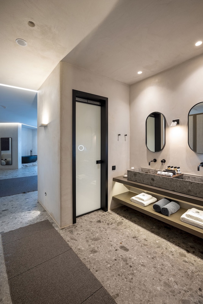 ETERNAL Suite with Supreme Pool and Sea View - Photo 13