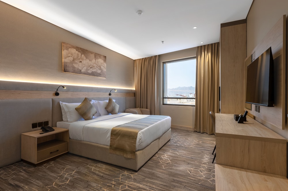 Junior Suite, 1 King Bed photo 1