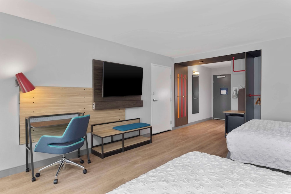 Room, 2 Queen Beds, Accessible, Bathtub photo 1