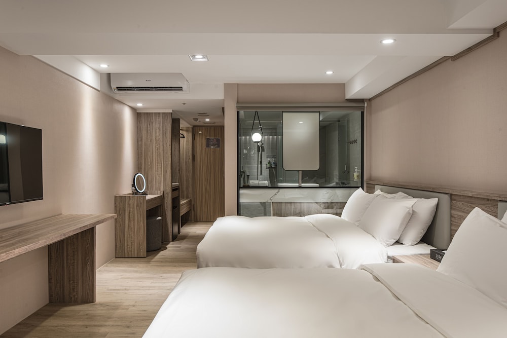 Superior Quadruple Room - Photo 9