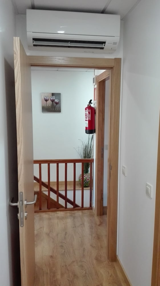 Shared Dormitory, Mixed Dorm (1 bed in 6 Bed Dorm) photo 3