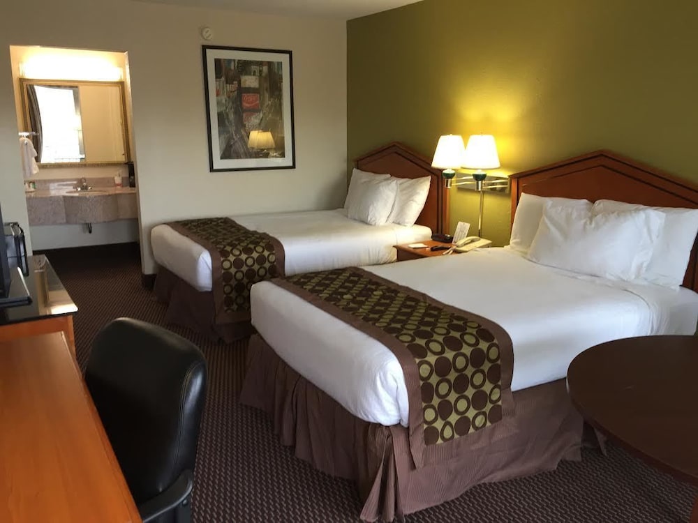 Standard Room, 2 Double Beds, Non Smoking, Pool View photo 2