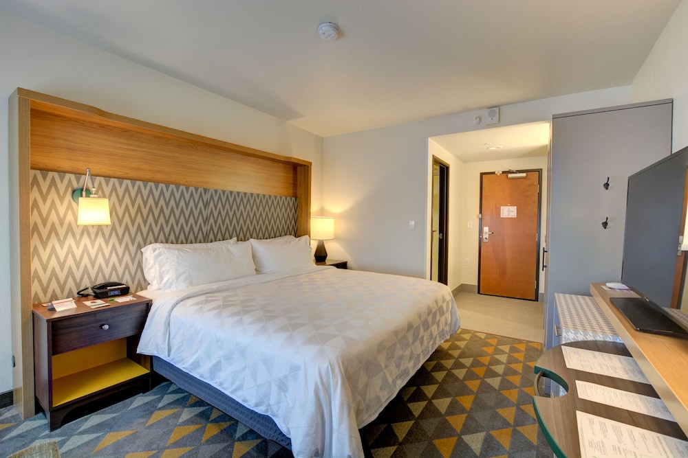 Suite, 1 Bedroom - Photo 1