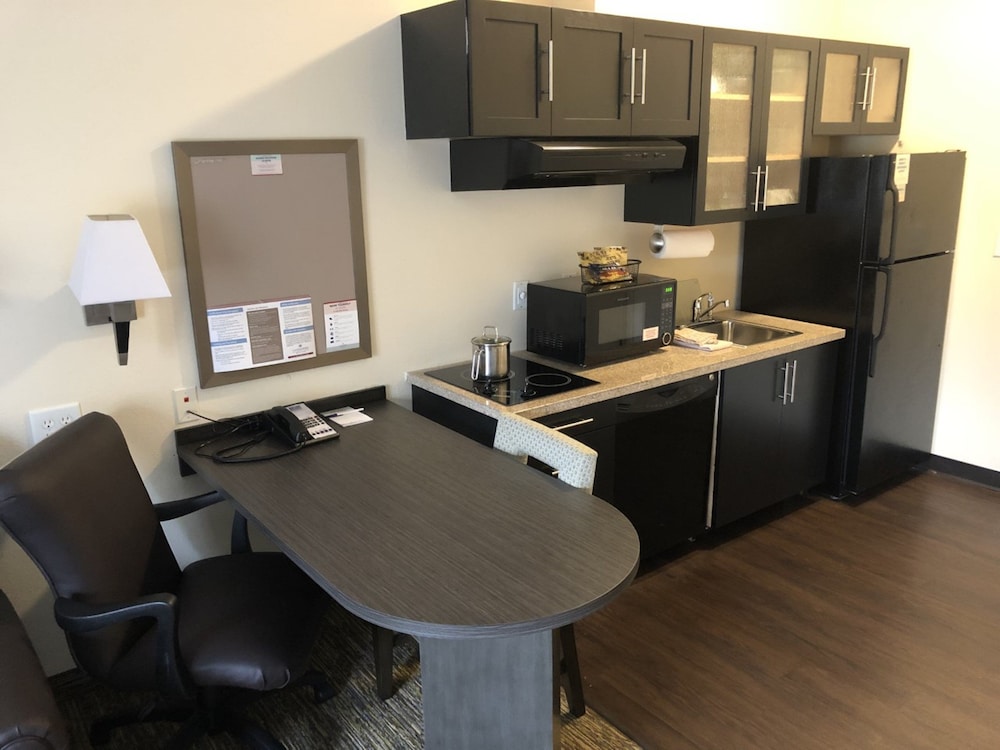 Studio Suite, 1 Queen Bed, Accessible Bathtub (Hearing) - Photo 1