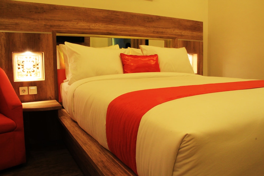 Deluxe Room, Pool View photo 3