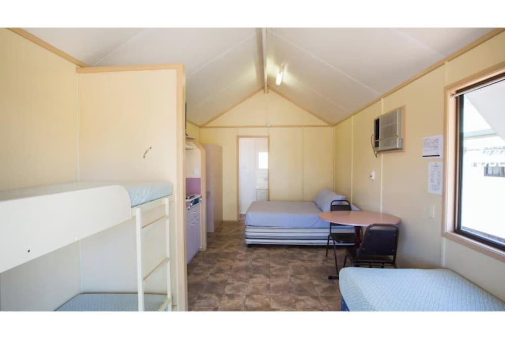 Economy Cabin photo 2