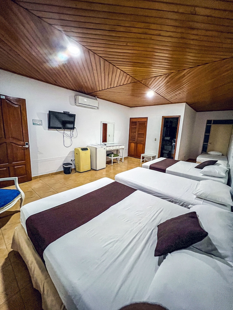 Standard Room, Multiple Beds photo 1