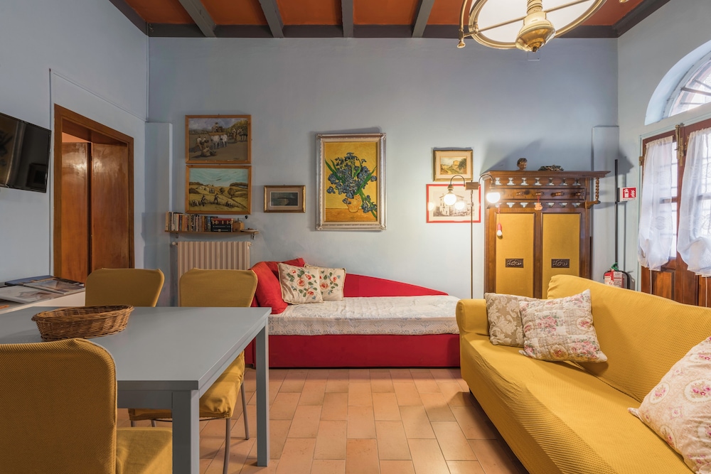 Standard Double Room - Photo 11