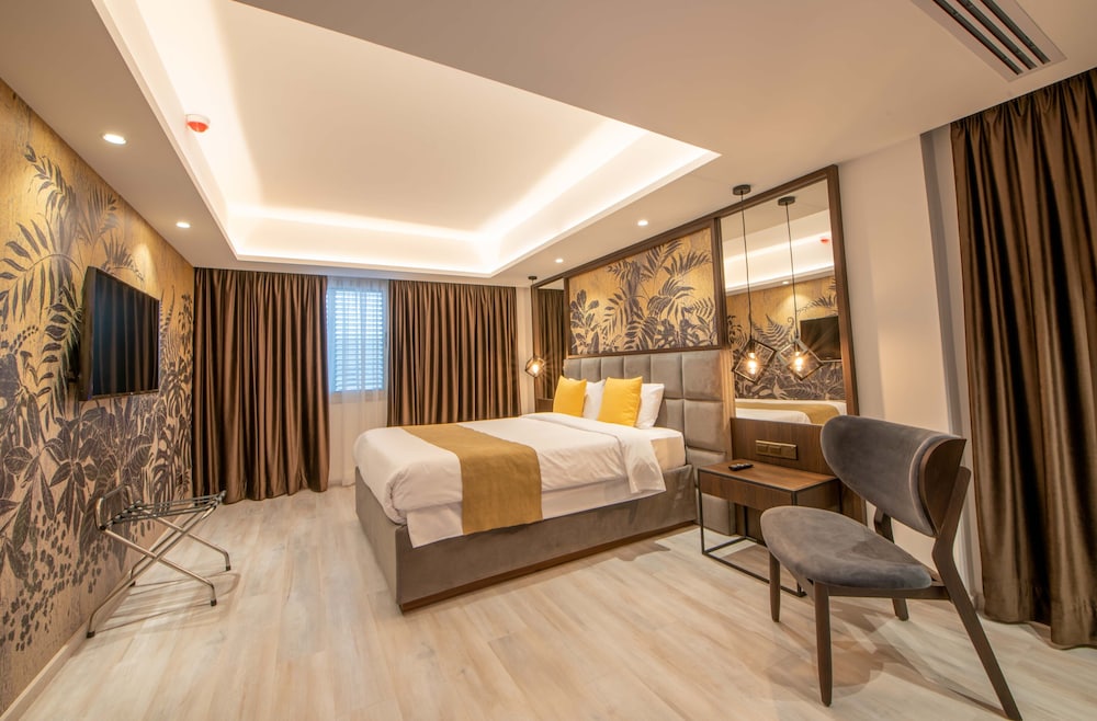 Deluxe Suite, 1 King Bed - Photo 14