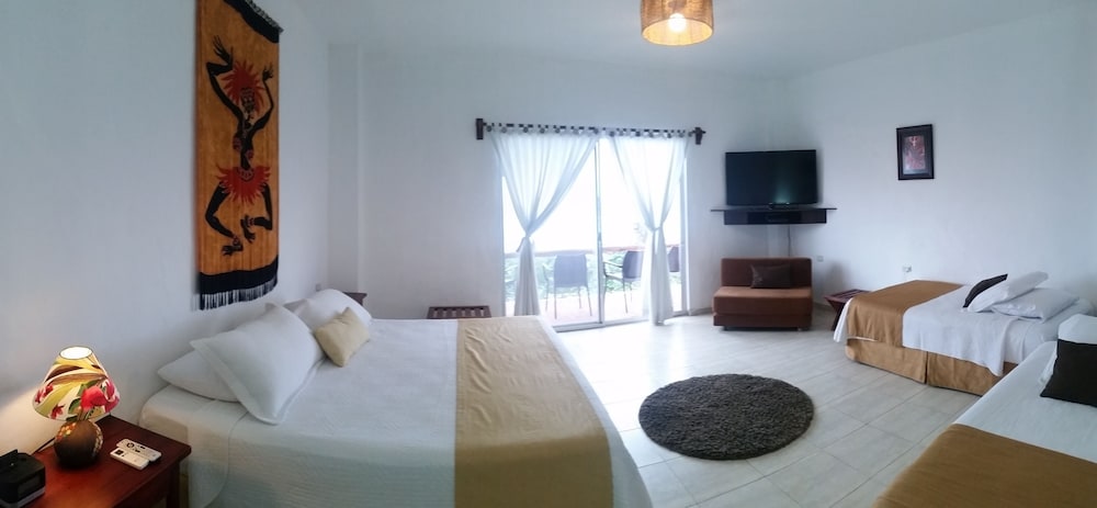 Deluxe Family Room, Non Smoking photo 1