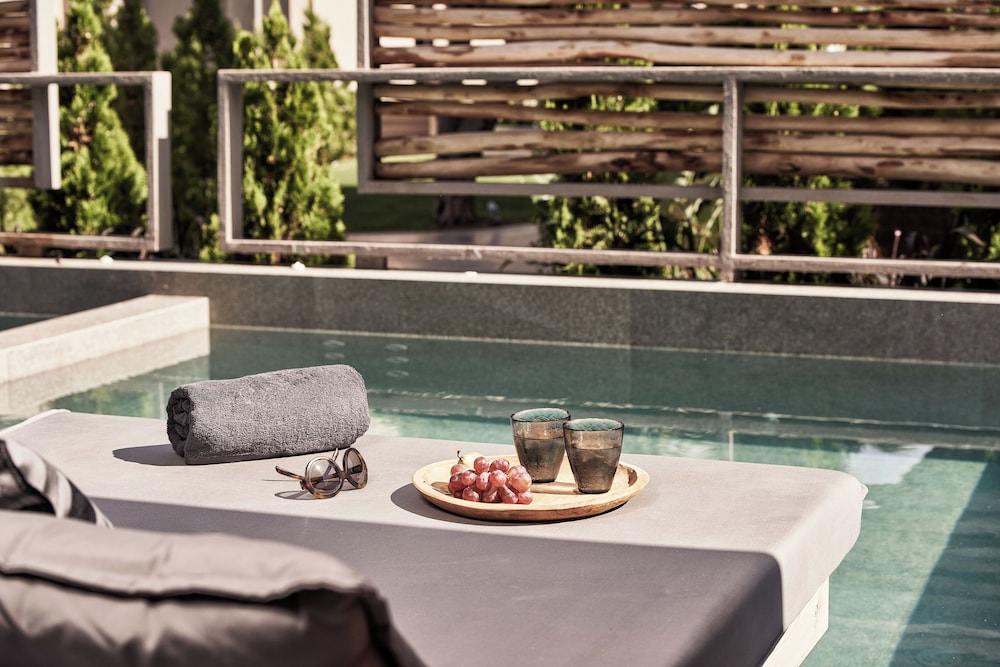 Elegance Suite with Pool