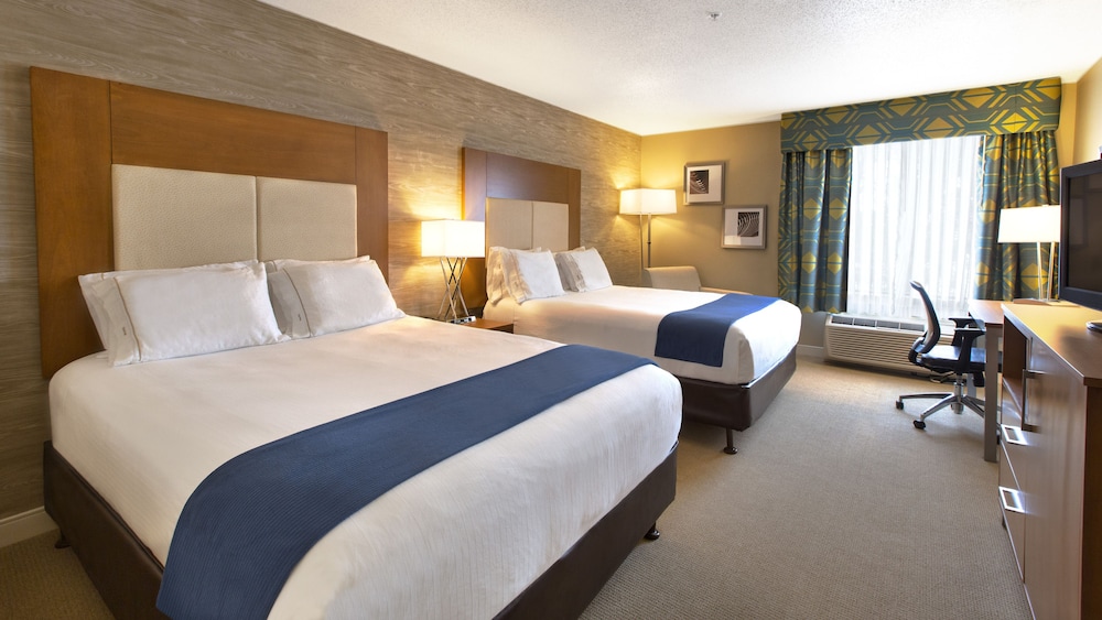 Suite, 2 Queen Beds - Photo 3