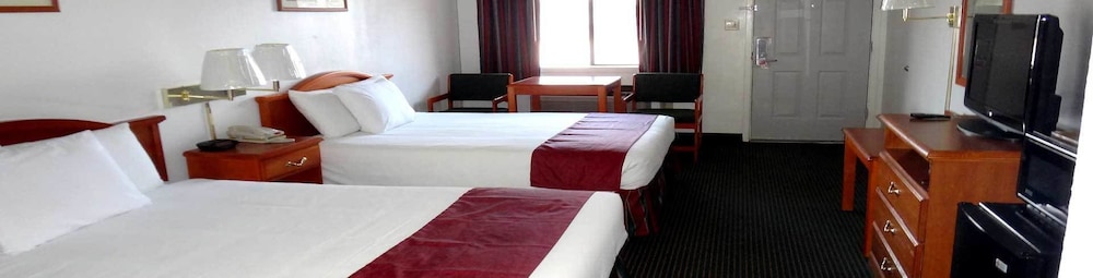 Standard Room, 2 Queen Beds, Smoking photo 1