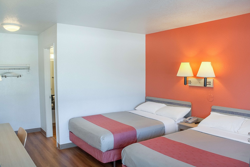 Deluxe Room, 2 Double Beds, Non Smoking, Refrigerator photo 3