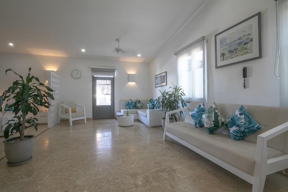 Apartamento triple photo 3