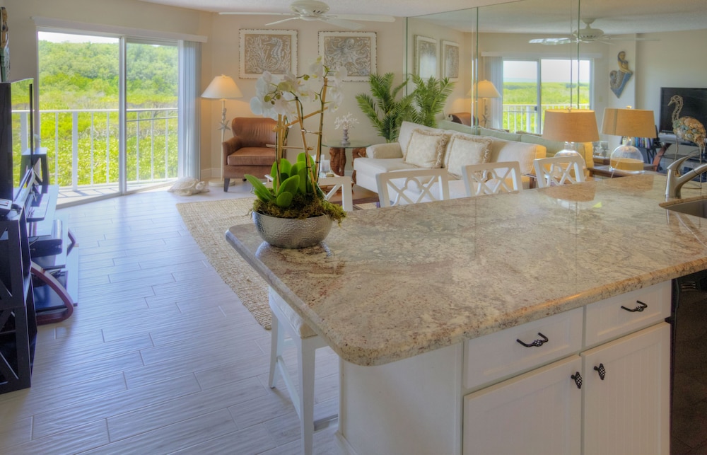Suite, Multiple Beds, Ocean View (Standard Two Bedroom Ocean View Suite) - Photo 12
