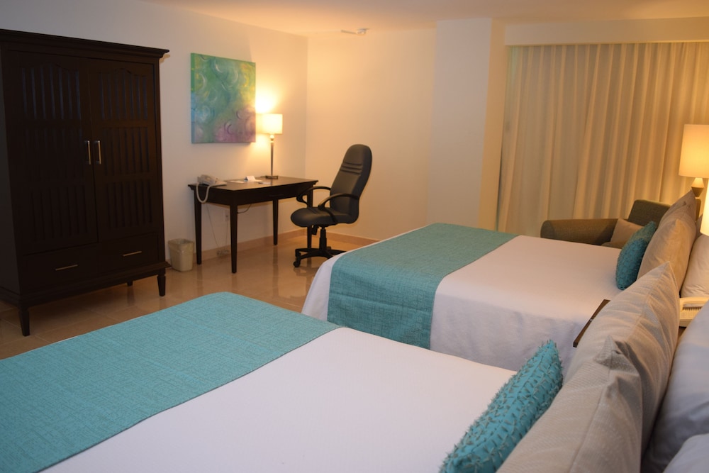 Standard Room, 2 Queen Beds, City View
