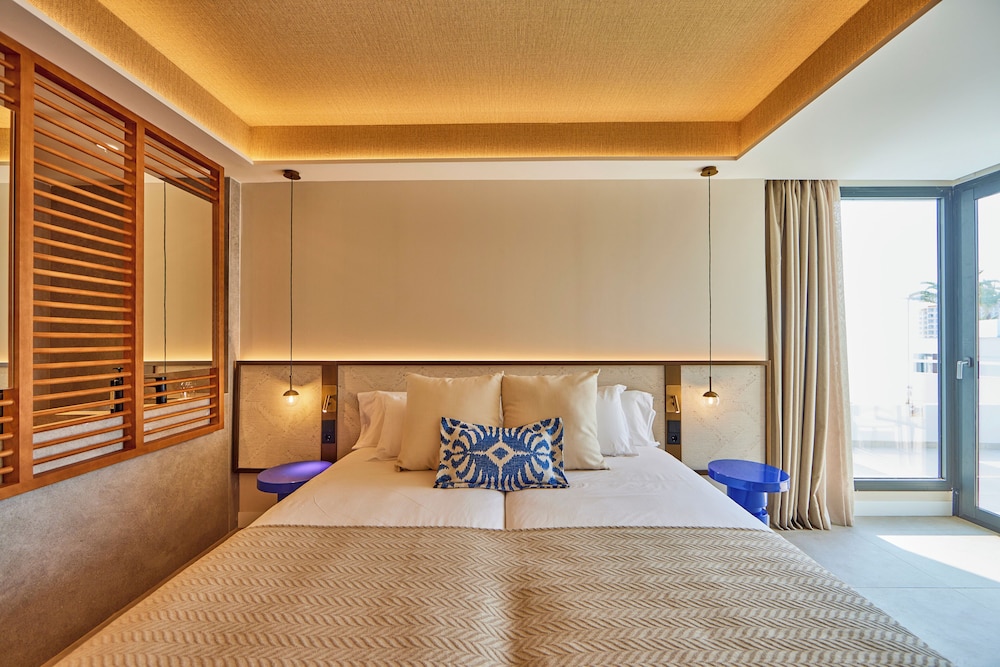 Junior Suite, Terrace, Partial Sea View (2 adults and 1 child)