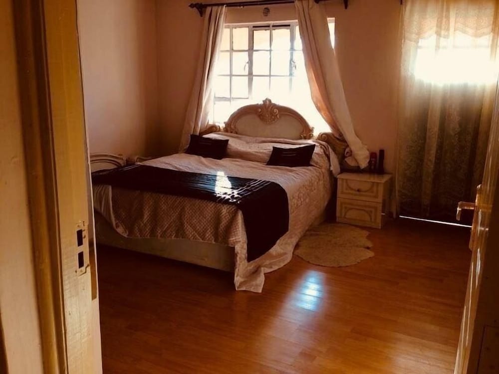 Deluxe Apartment photo 2