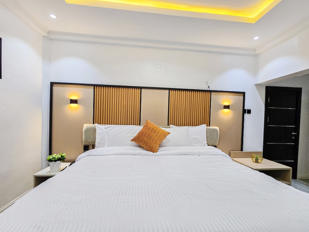 Deluxe Single Room, 1 King Bed, Non Smoking, Private Bathroom