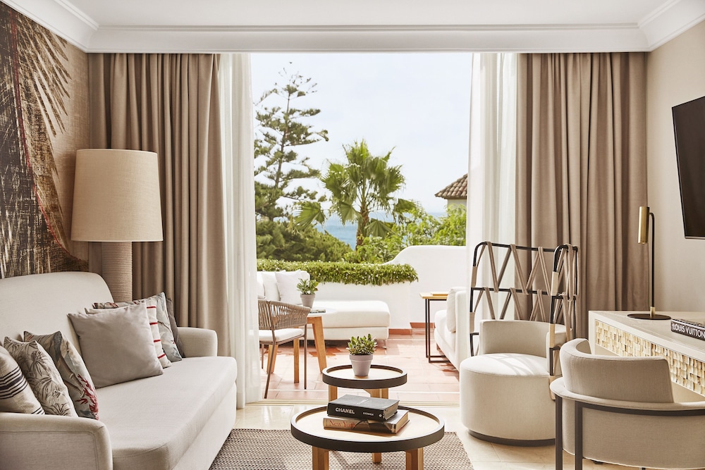 Junior Suite (Grand / Resort or Garden View)