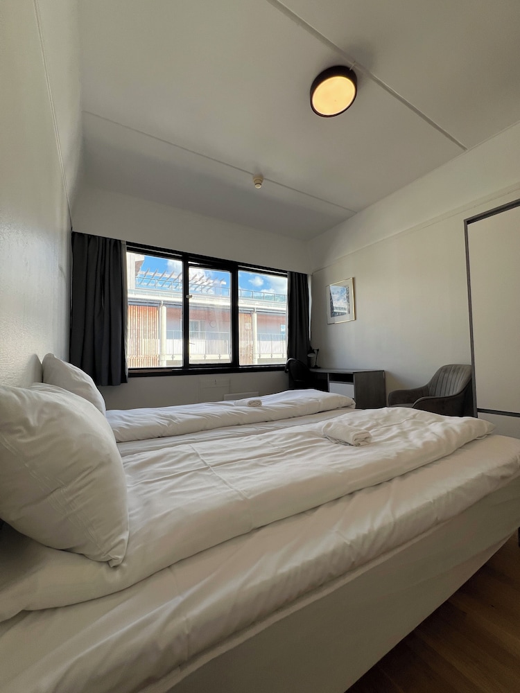 Basic Room, 1 Double Bed, Non Smoking, Private Bathroom photo 1