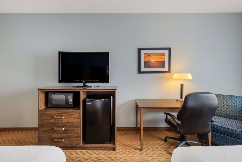 Standard Room, Multiple Beds, Accessible, Refrigerator & Microwave photo 3