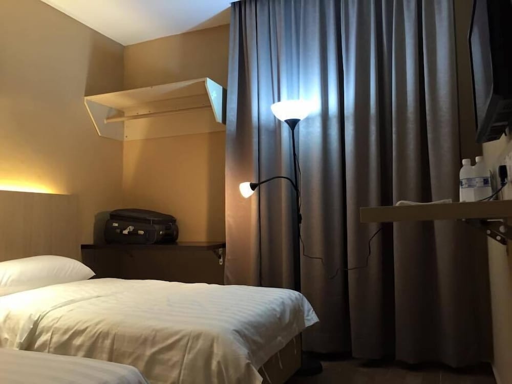 Standard Twin Room photo 3
