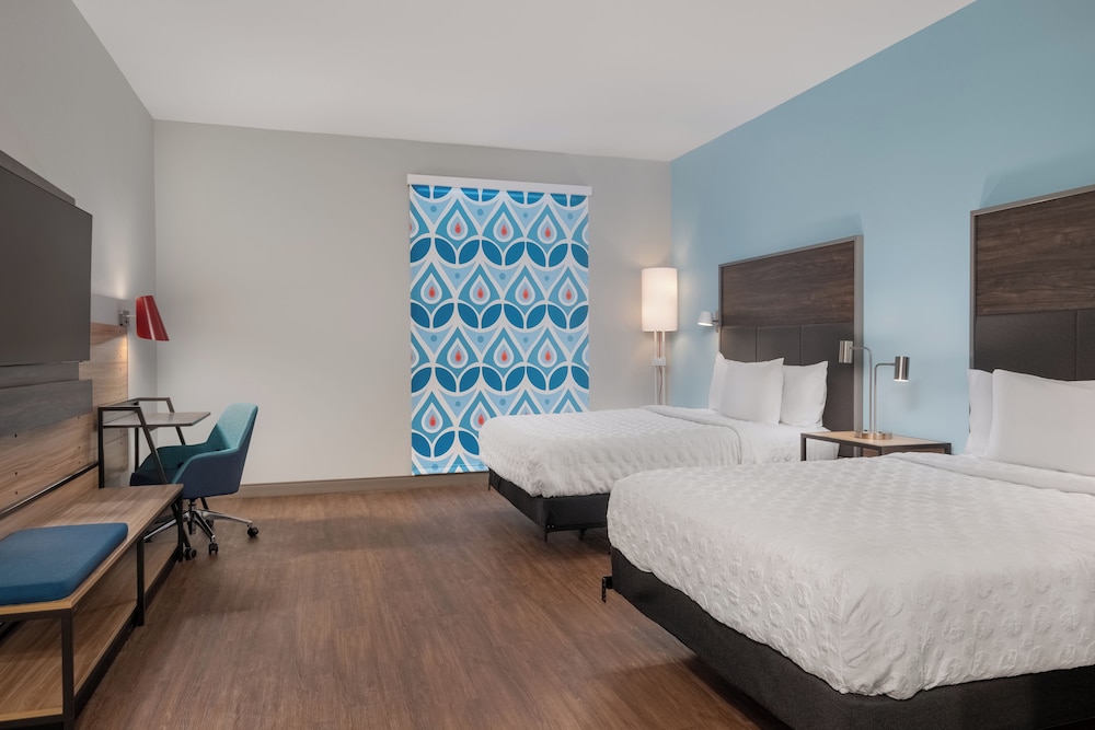 Room, 2 Queen Beds, Accessible, Bathtub - Photo 1