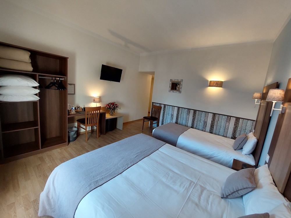 Triple Room, Multiple Beds - Photo 4