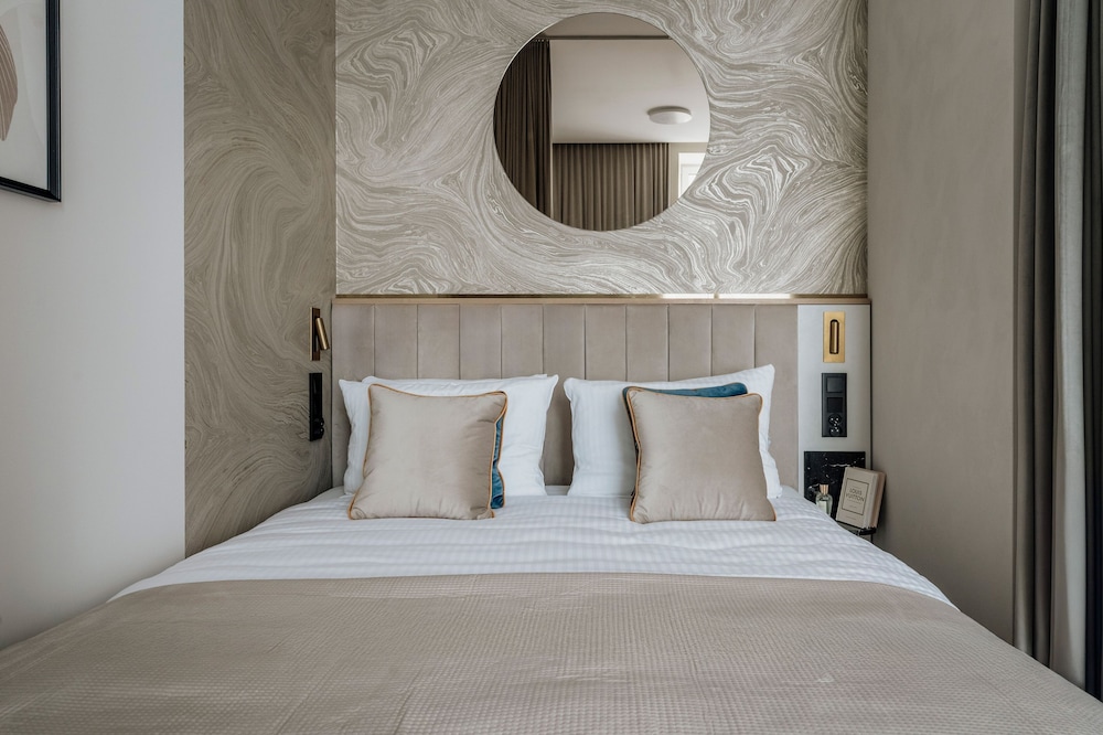 Deluxe Studio Suite, City View