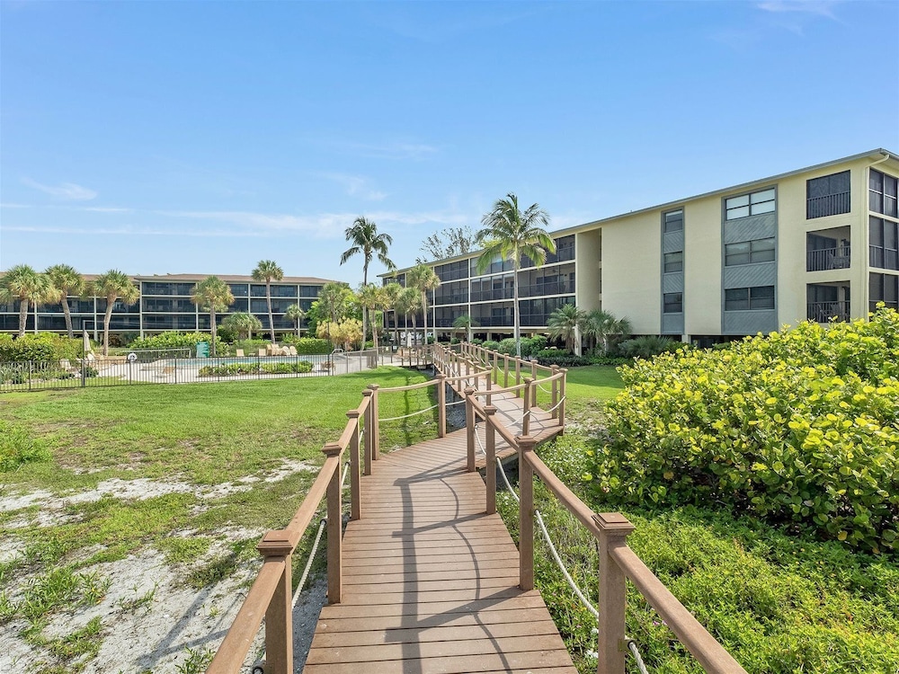 Condo (Sand Pointe 212) photo 3