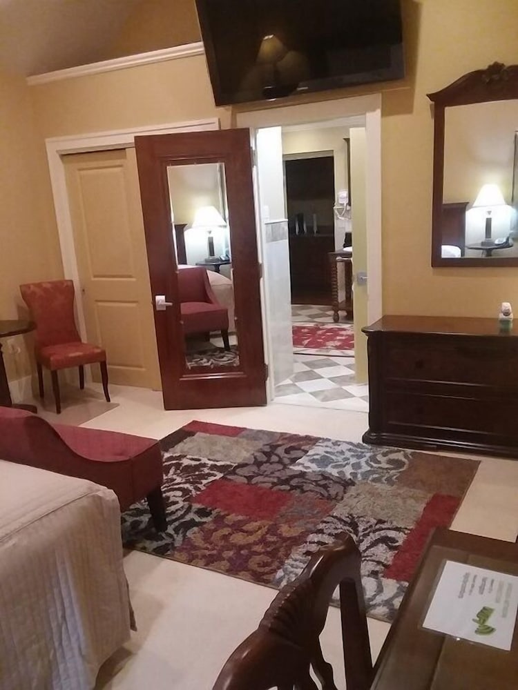 Deluxe Room, 1 King Bed, Bathtub photo 1