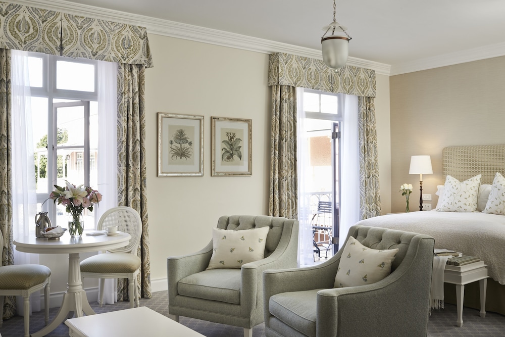 Junior Suite (Deluxe) - Photo 8