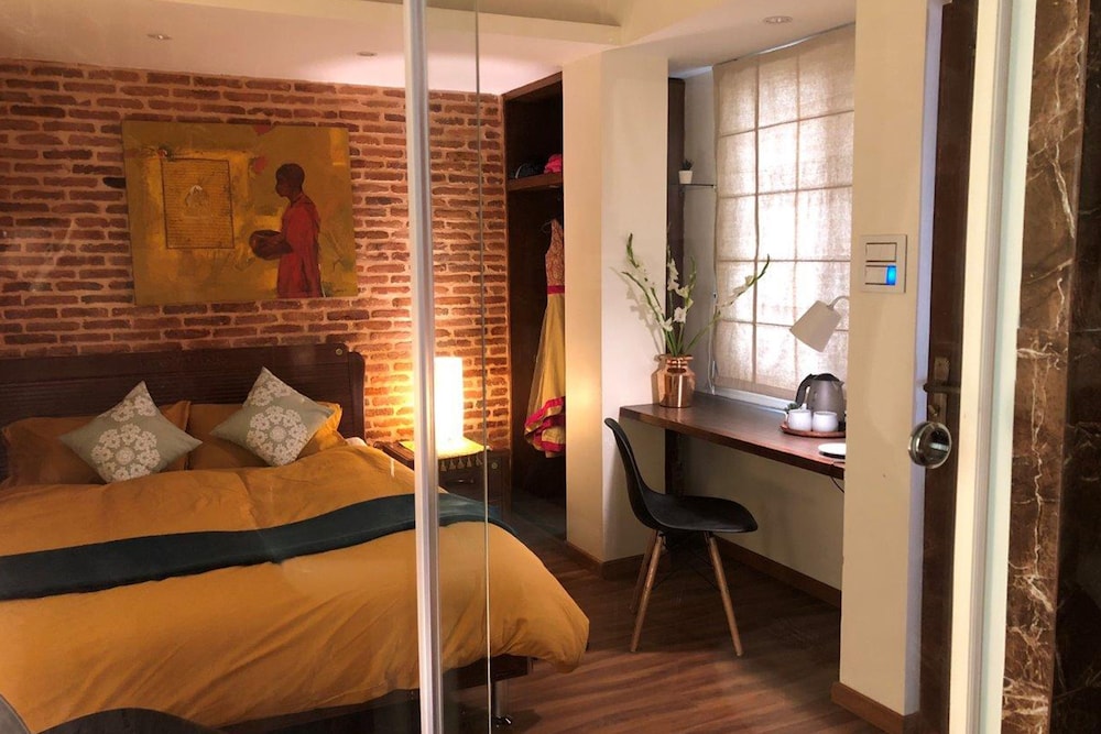 Comfort Studio, 1 Queen Bed photo 2