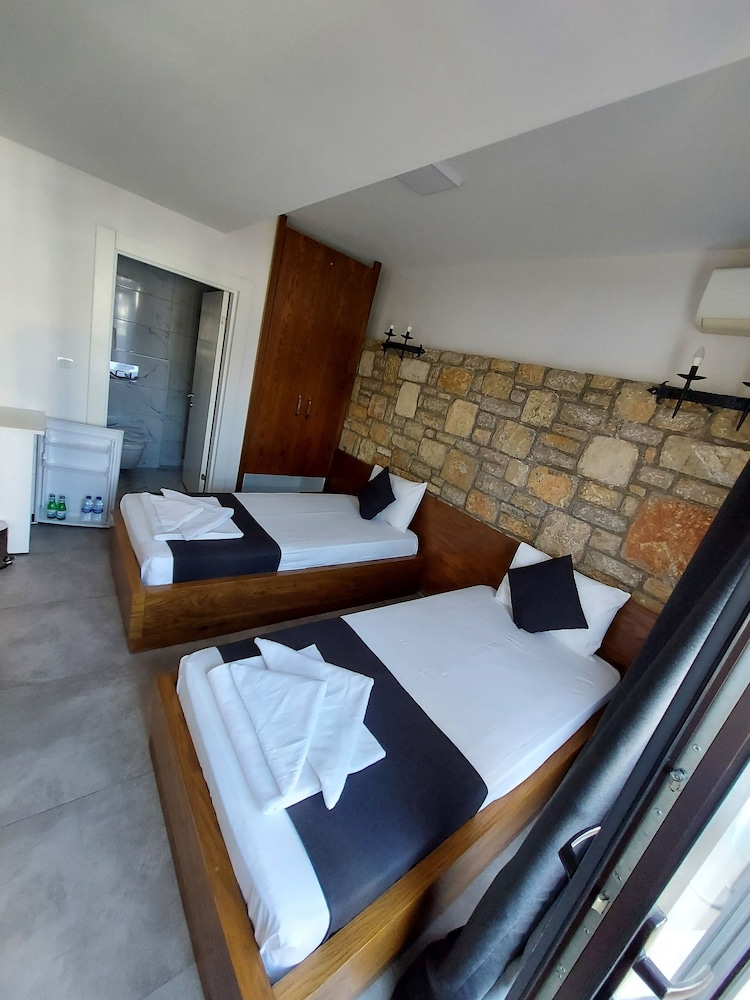 Economy Twin Room photo 2