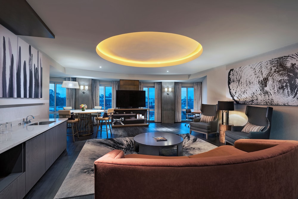 Presidential Suite (ON MARKET STREET)