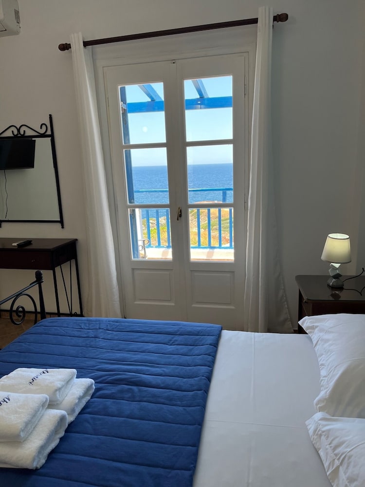 Basic Triple Room photo 3