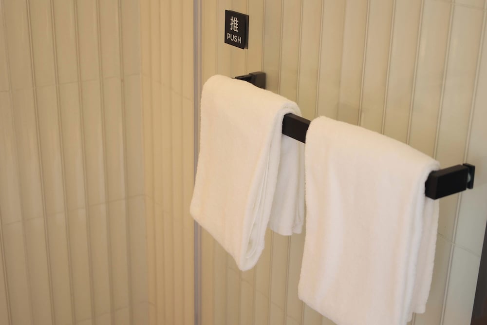 Superior Room, 1 King Bed, Lake View photo 3