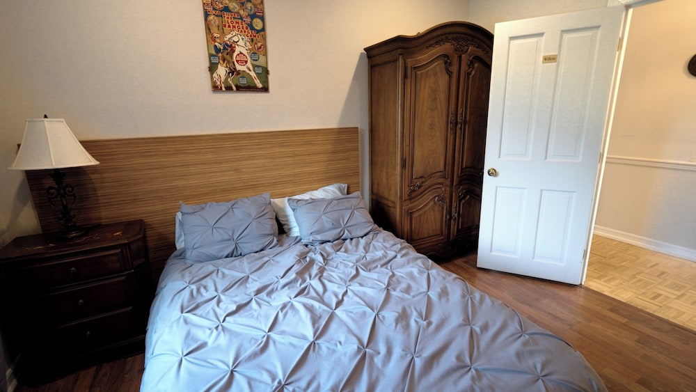 Room, 1 Queen Bed photo 1