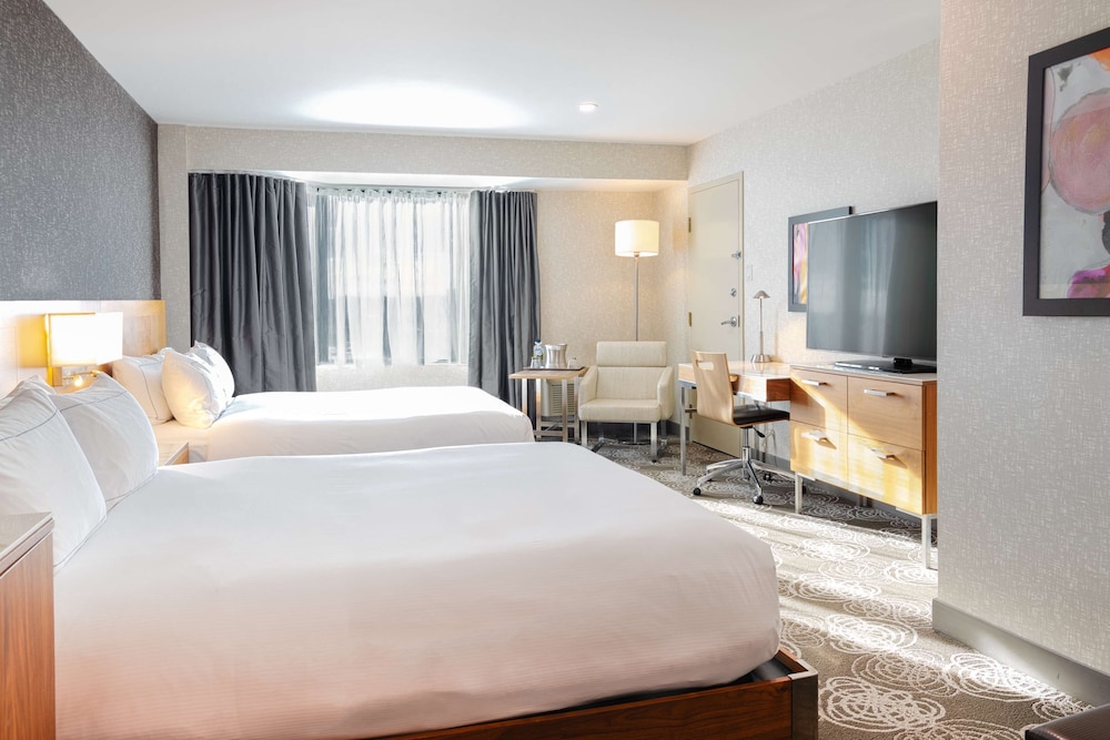 Room, 2 Queen Beds (Roll-in Shower)