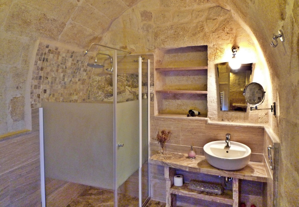 Deluxe Suite - Photo 3
