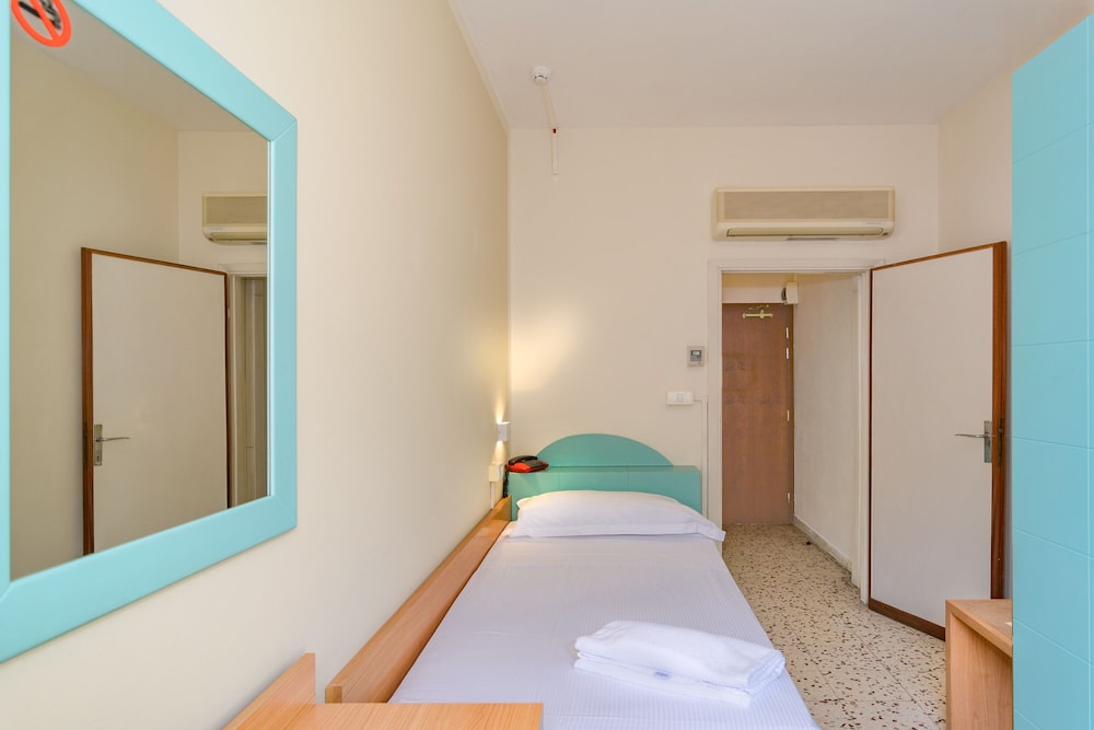 Basic Single Room photo 2
