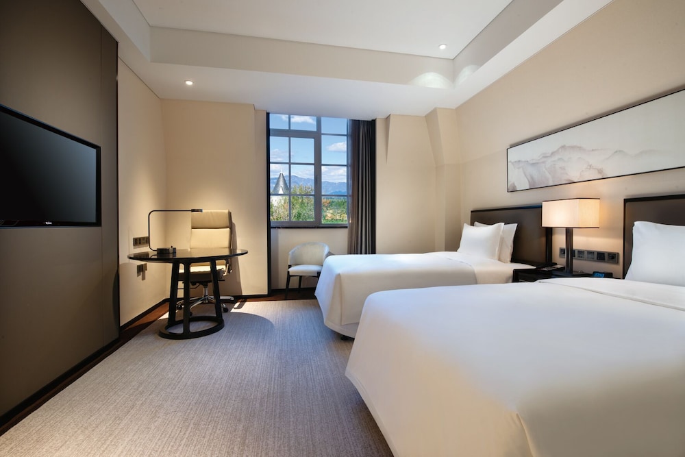 Standard Room, 2 Twin Beds, Balcony photo 2