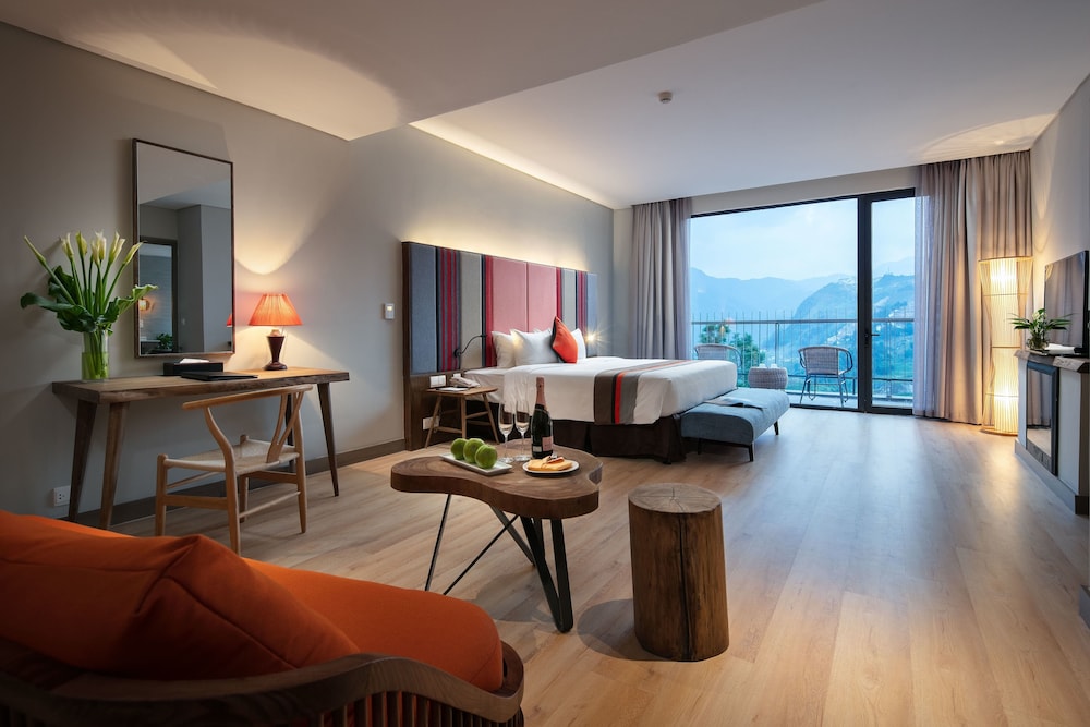 Hmong Suite, Valley View photo 1